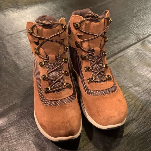 Lands’ End Men's Insulated Winter Boots - Picture 2 of 6